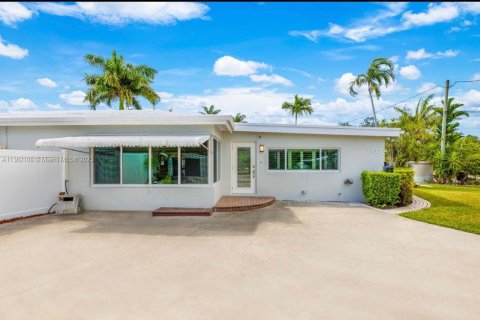 Villa ou maison à vendre à Wilton Manors, Floride: 3 chambres, 228.35 m2 № 611812 - photo 1