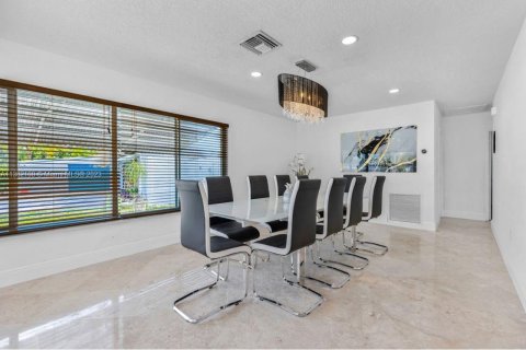 Villa ou maison à vendre à Wilton Manors, Floride: 3 chambres, 228.35 m2 № 611812 - photo 14