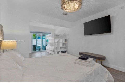 Casa en venta en Wilton Manors, Florida, 3 dormitorios, 228.35 m2 № 611812 - foto 25