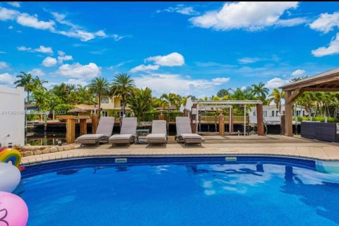 Villa ou maison à vendre à Wilton Manors, Floride: 3 chambres, 228.35 m2 № 611812 - photo 8