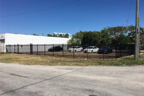 Propiedad comercial en venta en Miami, Florida № 1380490 - foto 2