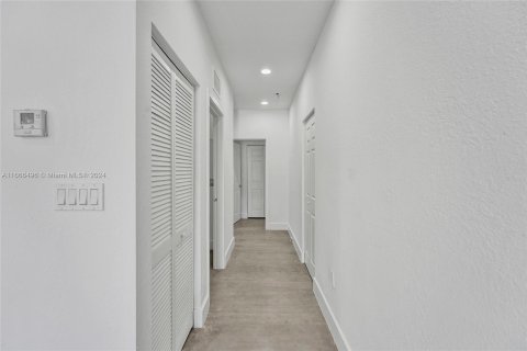 Villa ou maison à vendre à Miami, Floride: 4 chambres, 160.54 m2 № 1380452 - photo 21