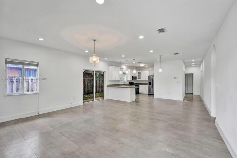 Casa en venta en Miami, Florida, 4 dormitorios, 160.54 m2 № 1380452 - foto 10