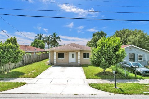 Villa ou maison à vendre à Miami, Floride: 4 chambres, 160.54 m2 № 1380452 - photo 2