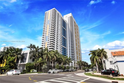 Copropriété à vendre à Miami Beach, Floride: 2 chambres, 117.24 m2 № 1380453 - photo 1