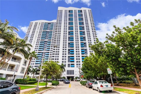 Condo in Miami Beach, Florida, 2 bedrooms  № 1380453 - photo 20