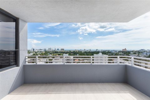 Copropriété à vendre à Miami Beach, Floride: 2 chambres, 117.24 m2 № 1380453 - photo 22