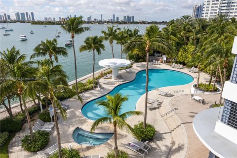 Copropriété à vendre à Miami Beach, Floride: 2 chambres, 117.24 m2 № 1380453 - photo 14