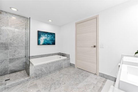 Condo in Miami, Florida, 3 bedrooms  № 1379080 - photo 24