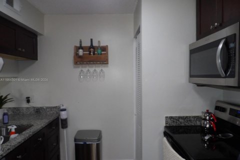 Copropriété à vendre à Pembroke Pines, Floride: 2 chambres, 91.51 m2 № 1379039 - photo 23