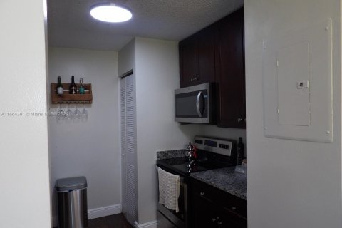 Copropriété à vendre à Pembroke Pines, Floride: 2 chambres, 91.51 m2 № 1379039 - photo 16