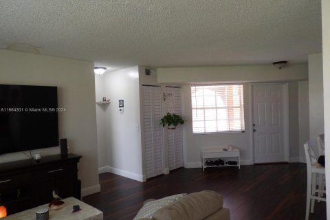 Copropriété à vendre à Pembroke Pines, Floride: 2 chambres, 91.51 m2 № 1379039 - photo 20