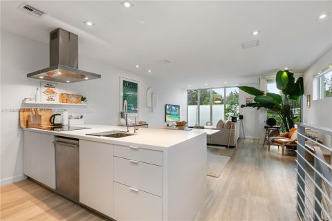 Adosado en venta en Miami Beach, Florida, 3 dormitorios, 148.36 m2 № 1357075 - foto 2