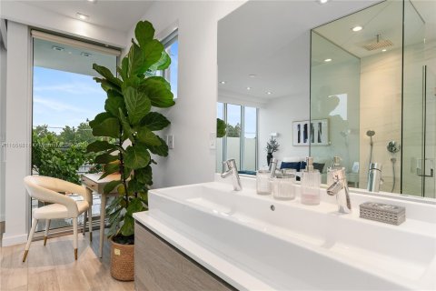 Townhouse in Miami Beach, Florida 3 bedrooms, 148.36 sq.m. № 1357075 - photo 20