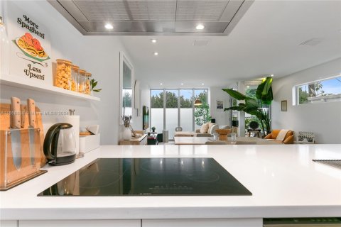 Townhouse in Miami Beach, Florida 3 bedrooms, 148.36 sq.m. № 1357075 - photo 6