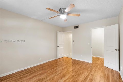 Condo in Deerfield Beach, Florida, 1 bedroom  № 1357028 - photo 9