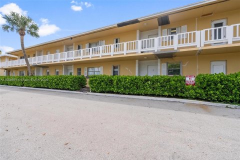 Condo in Deerfield Beach, Florida, 1 bedroom  № 1357028 - photo 14