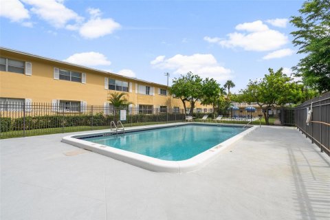 Condominio en venta en Deerfield Beach, Florida, 1 dormitorio, 60.39 m2 № 1357028 - foto 11