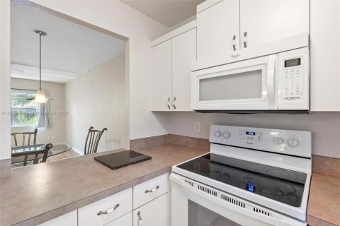 Condo in Deerfield Beach, Florida, 1 bedroom  № 1357028 - photo 5