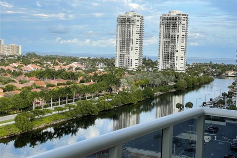 Condo in Aventura, Florida, 2 bedrooms  № 1357127 - photo 11