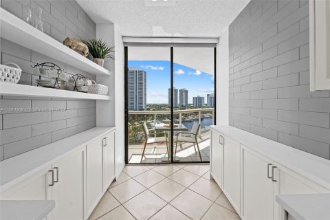 Condo in Aventura, Florida, 2 bedrooms  № 1180021 - photo 11