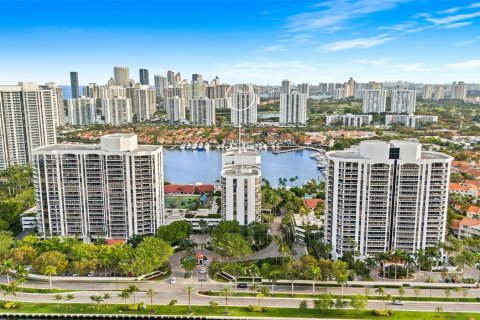 Condo in Aventura, Florida, 2 bedrooms  № 1180021 - photo 27