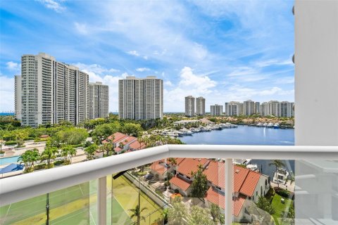 Condo in Aventura, Florida, 2 bedrooms  № 1180021 - photo 1