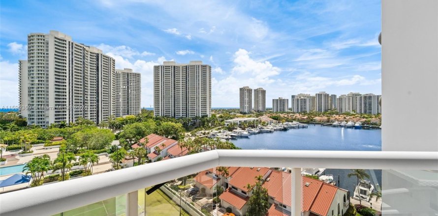 Condominio en Aventura, Florida, 2 dormitorios  № 1180021