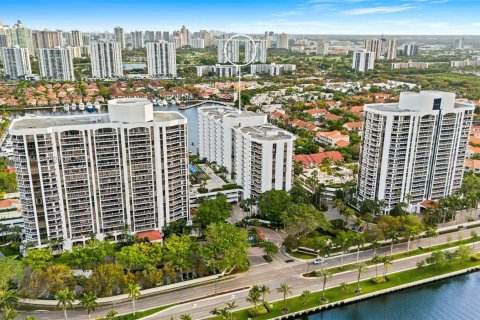 Condo in Aventura, Florida, 2 bedrooms  № 1180021 - photo 28