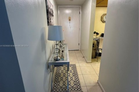 Condominio en venta en Tamarac, Florida, 2 dormitorios, 95.04 m2 № 1310999 - foto 11