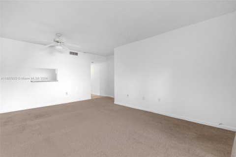 Condo in Plantation, Florida, 1 bedroom  № 1282083 - photo 11