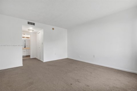 Condo in Plantation, Florida, 1 bedroom  № 1282083 - photo 7