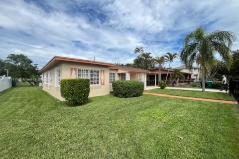 Villa ou maison à vendre à Miami, Floride: 4 chambres, 173.08 m2 № 1391528 - photo 2