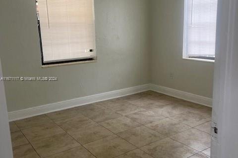 House in Miami, Florida 4 bedrooms, 173.08 sq.m. № 1391528 - photo 23