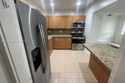 Casa en venta en Miami, Florida, 4 dormitorios, 173.08 m2 № 1391528 - foto 10