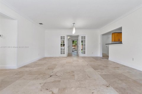 House in Miami, Florida 3 bedrooms, 187.29 sq.m. № 1391501 - photo 30