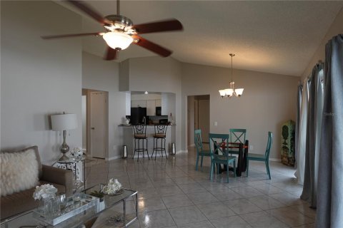 House in Tampa, Florida 3 bedrooms, 115.94 sq.m. № 1436710 - photo 6