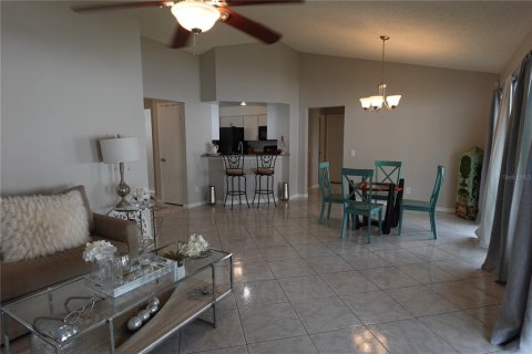 House in Tampa, Florida 3 bedrooms, 115.94 sq.m. № 1436710 - photo 4