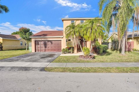 House in Sunrise, Florida 3 bedrooms, 176.33 sq.m. № 1015924 - photo 3