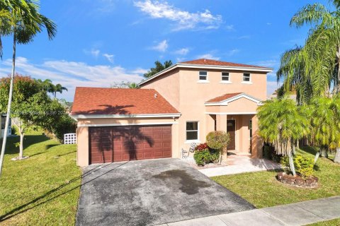House in Sunrise, Florida 3 bedrooms, 176.33 sq.m. № 1015924 - photo 1