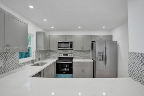 Casa en venta en Sunrise, Florida, 3 dormitorios, 176.33 m2 № 1015924 - foto 15