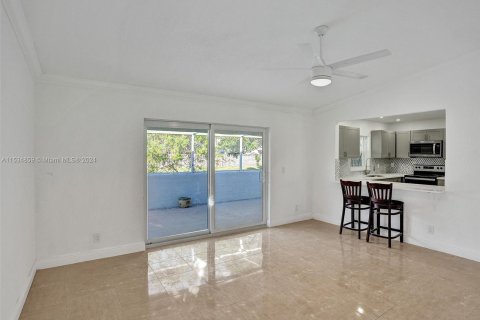 House in Sunrise, Florida 3 bedrooms, 176.33 sq.m. № 1015924 - photo 13