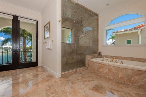 House in Miami Beach, Florida 4 bedrooms, 517 sq.m. № 1309695 - photo 21