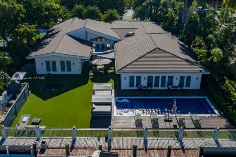 Villa ou maison à vendre à Golden Beach, Floride: 7 chambres, 426.98 m2 № 1269404 - photo 2