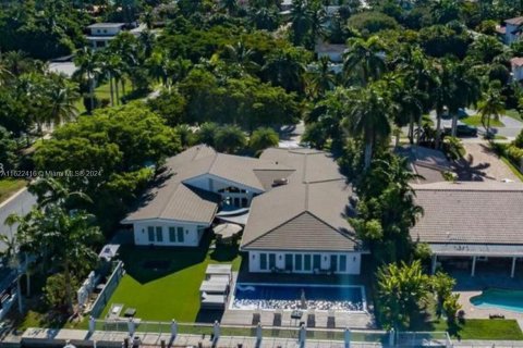 Villa ou maison à vendre à Golden Beach, Floride: 7 chambres, 426.98 m2 № 1269404 - photo 1