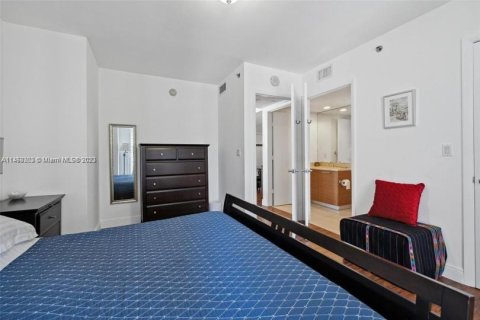 Condo in Miami, Florida, 2 bedrooms  № 779357 - photo 27