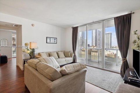 Condo in Miami, Florida, 2 bedrooms  № 779357 - photo 15