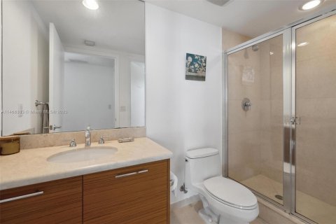 Condo in Miami, Florida, 2 bedrooms  № 779357 - photo 29