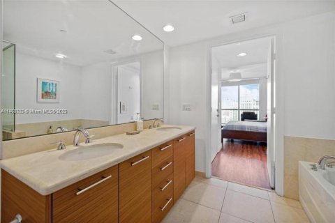 Copropriété à vendre à Miami, Floride: 2 chambres, 116.69 m2 № 779357 - photo 28