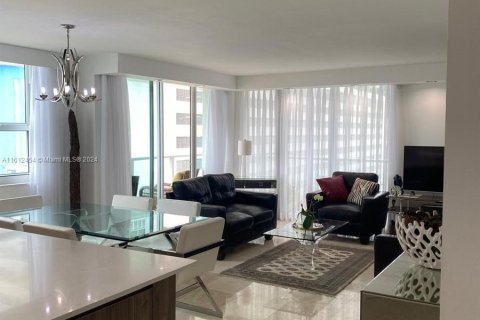 Copropriété à vendre à Miami, Floride: 2 chambres, 111.48 m2 № 1234611 - photo 3